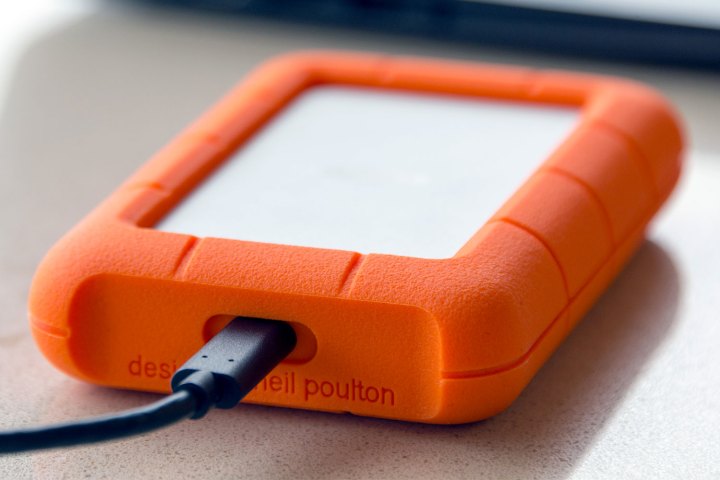 مراجعة Lacie Rugged Type C 4 جيجا بايت HD Pluggedin
