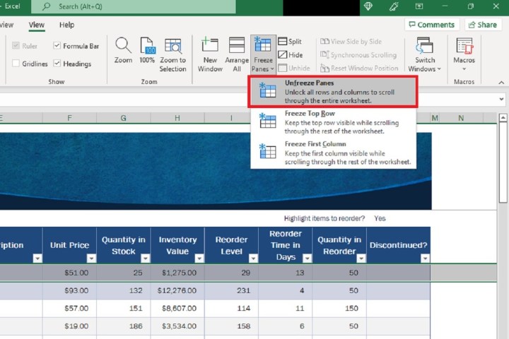 لقطة شاشة لبرنامج Excel تعرض خيار قائمة إلغاء تجميد الأجزاء.