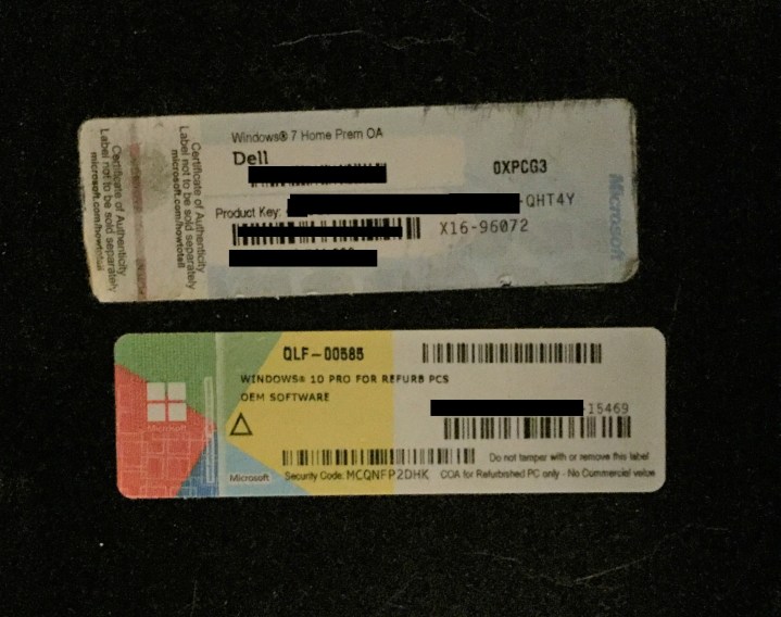 ملصقات على الجزء الخلفي من جهاز كمبيوتر يعمل بنظام Windows.