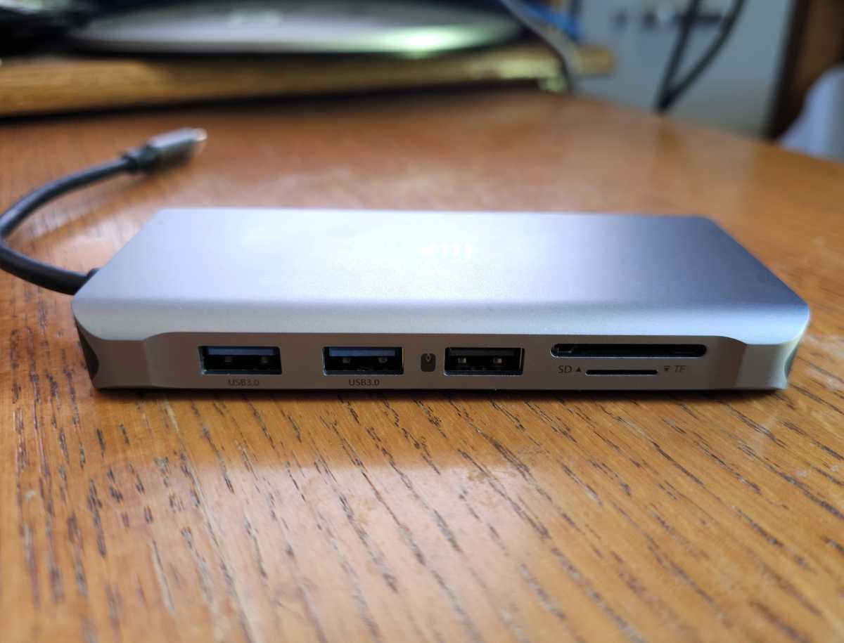 محطة إرساء ثلاثية العرض Monoprice 12 في 1 USB-C إلى Dual-HDMI+VGA