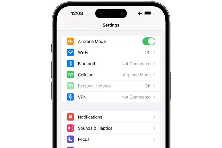 تبديل وضع الطائرة على iPhone في تطبيق الإعدادات.