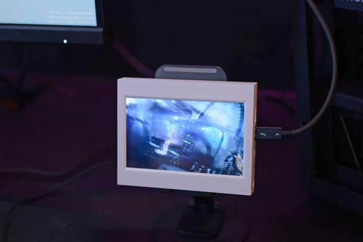 تم عرض شاشة Gigabyte LCD Edge View في معرض Computex 2024.