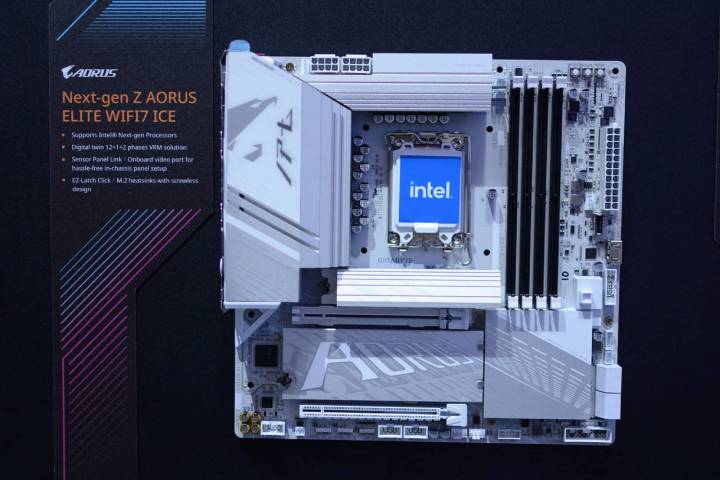 تم عرض اللوحة الأم Gigabyte X870E Aorus Pro Ice في معرض Computex 2024.