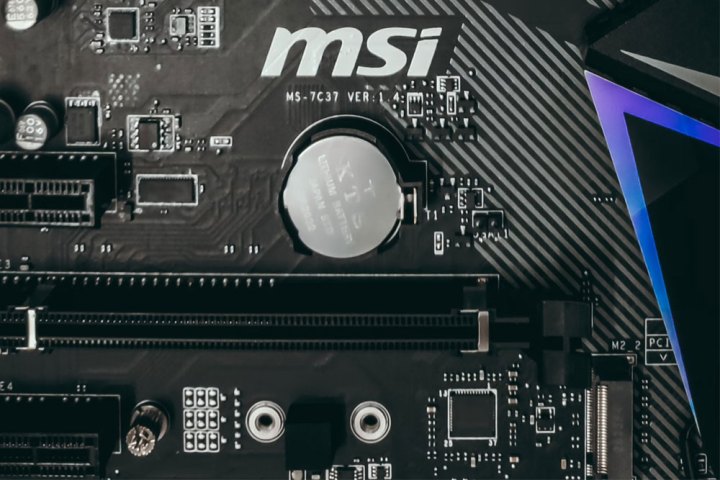 بطارية CMOS على اللوحة الأم MSI.