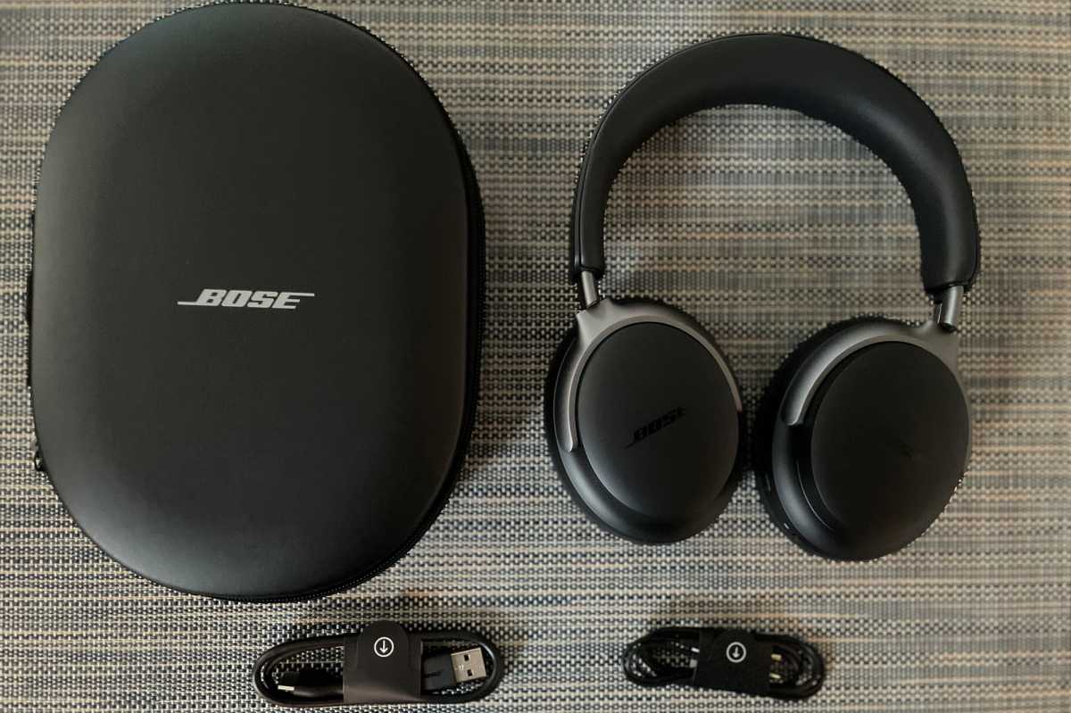 سماعات Bose QuietComfort Ultra مع حقيبة وكابلات