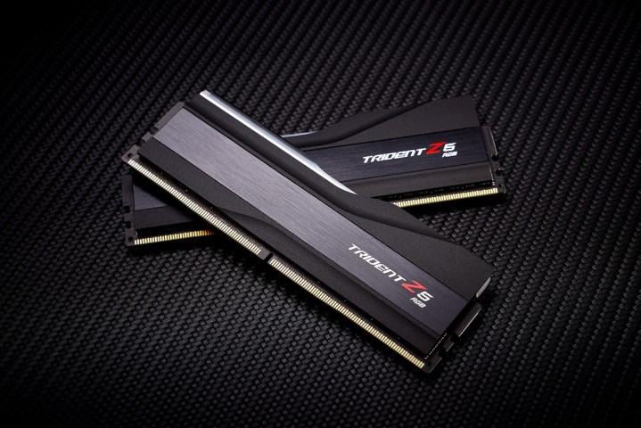 زوج من وحدات ذاكرة الوصول العشوائي G.Skill Trident Z5 DDR5.