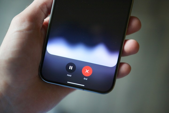 هاتف Pixel 9 Pro XL يظهر Gemini LIve.