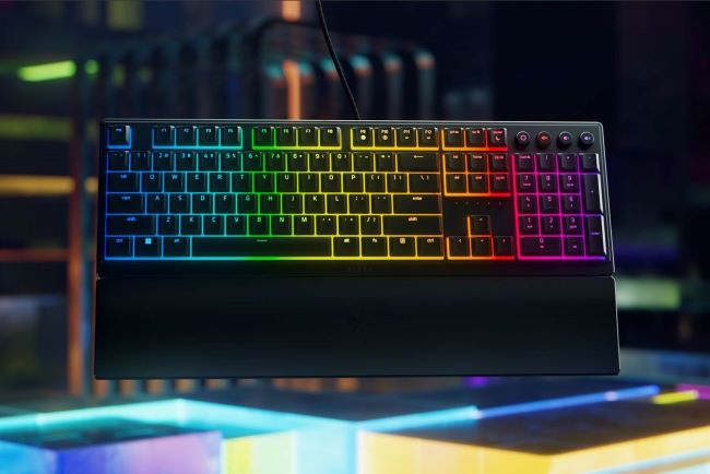 يستخدم Razer Ornata v3 مفاتيح غشاء Mecha الهجينة 1