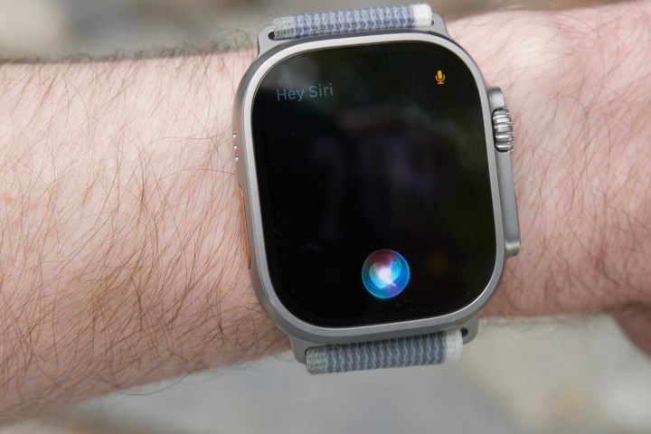 استخدام Siri على Apple Watch Ultra 2.