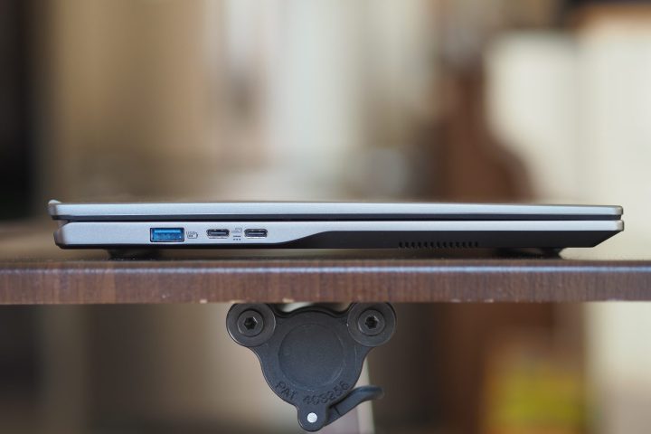 منظر الجانب الأيسر لجهاز Acer Swift Go 14 AI يُظهر المنافذ.