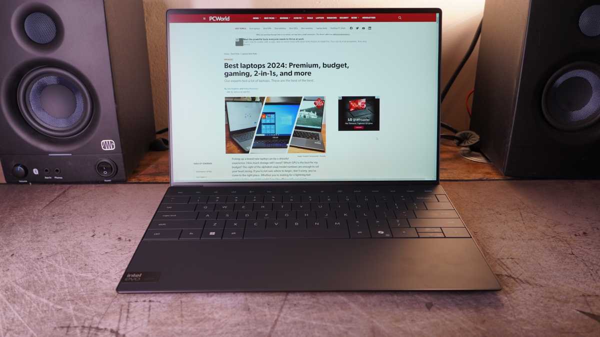 Dell XPS 13 (2024) مفتوح