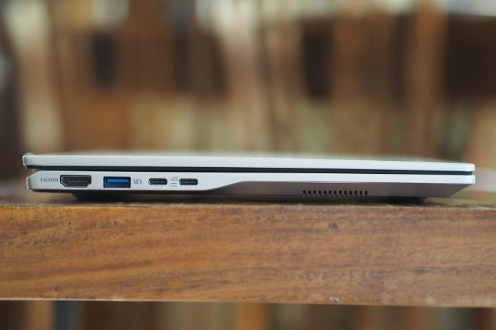 Acer Swift 14 AI AMD عرض الجانب الأيسر يوضح المنافذ.
