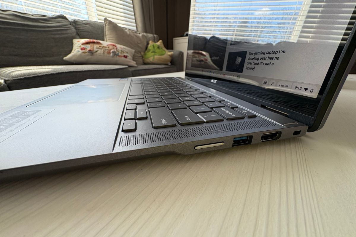 Acer Chromebook Plus Spin 514 منافذ