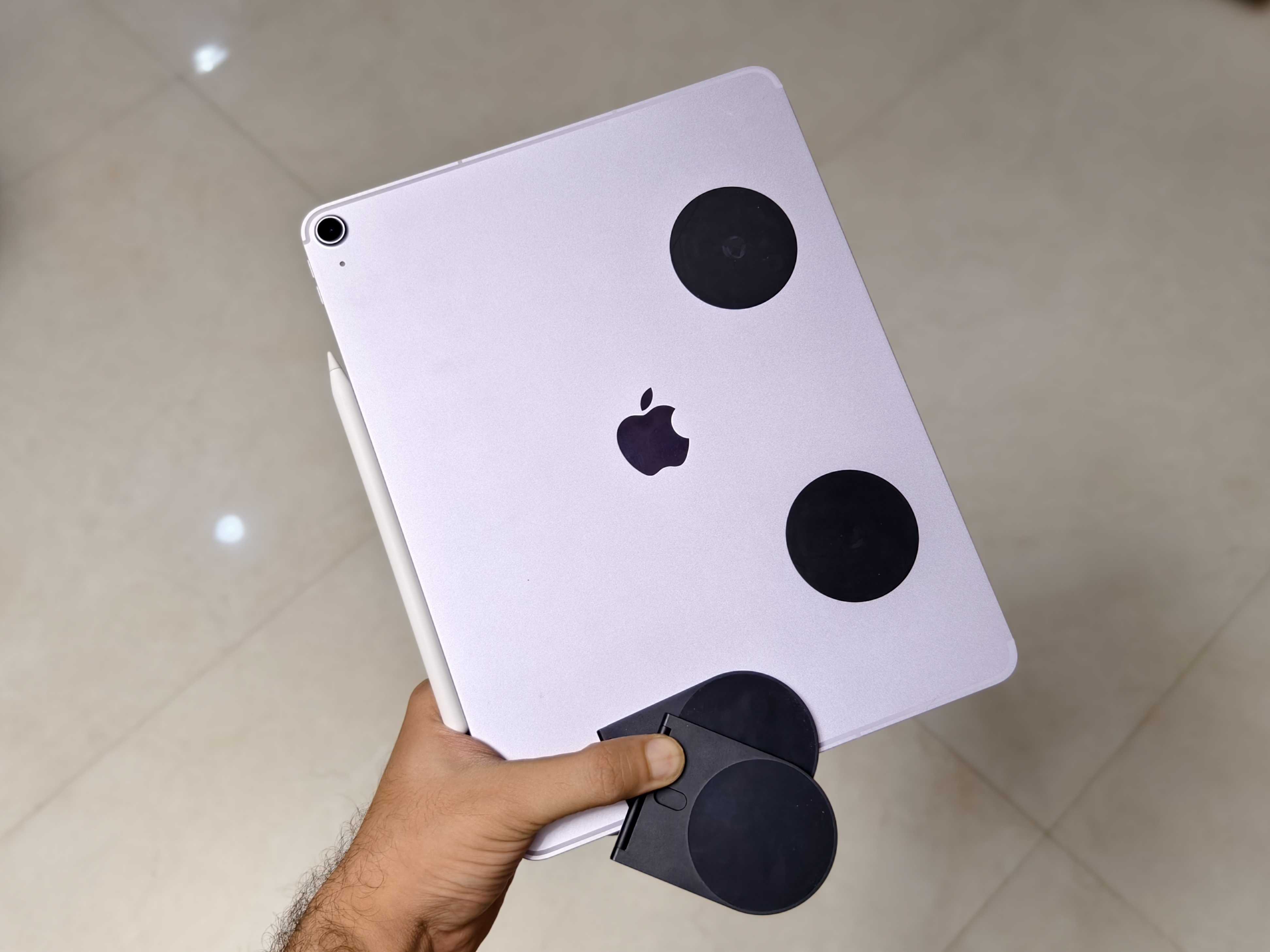 Rolling Square Edge Pro Core المرفقة بـ iPad Air 2025.
