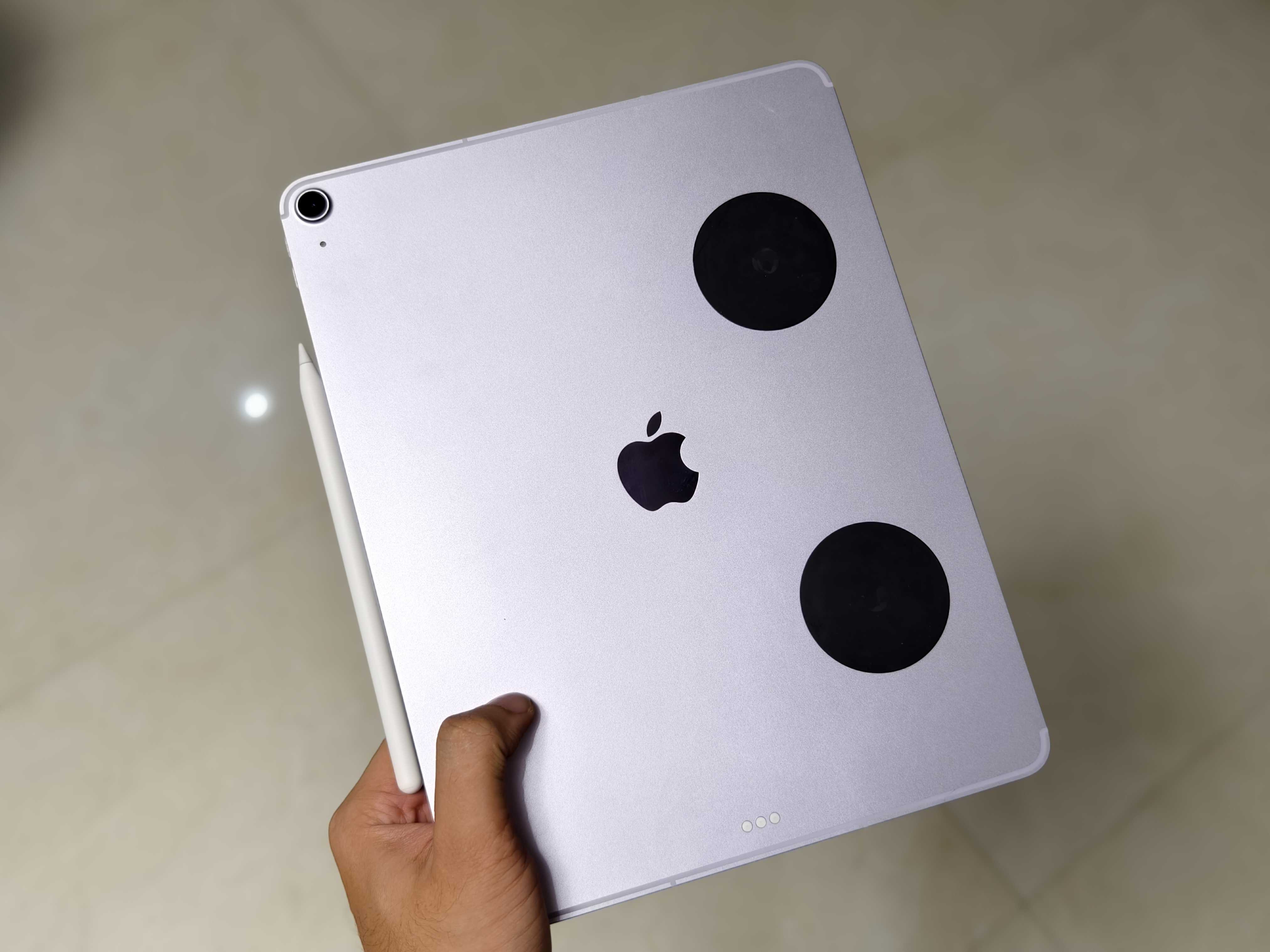 Rolling Square Edge Pro Core المرفقة بـ iPad Air 2025.