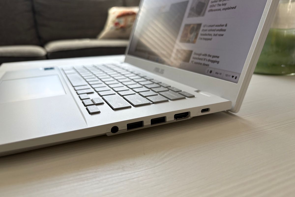 منافذ ASUS Chromebook Plus CX34