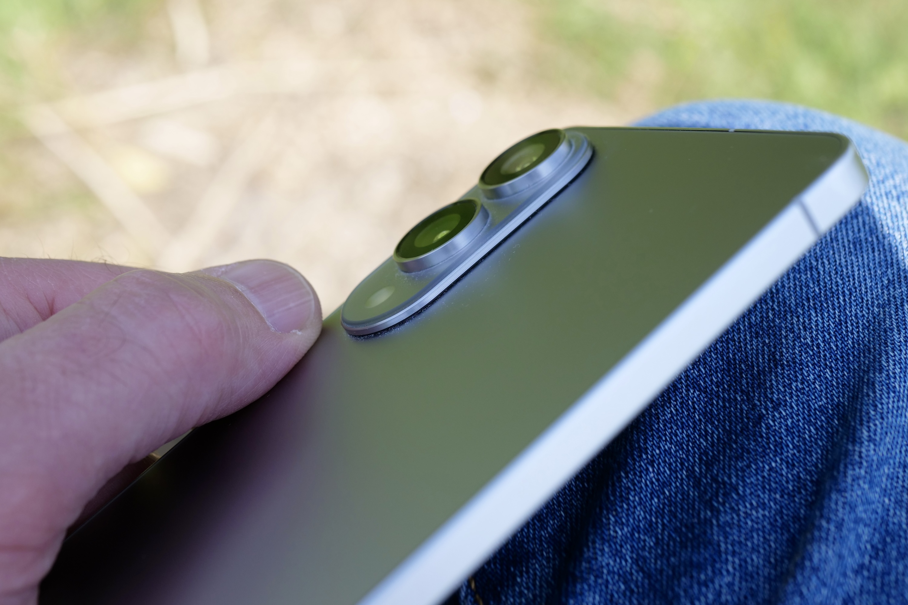 جانب وحدة كاميرا Samsung Galaxy S25 Edge.