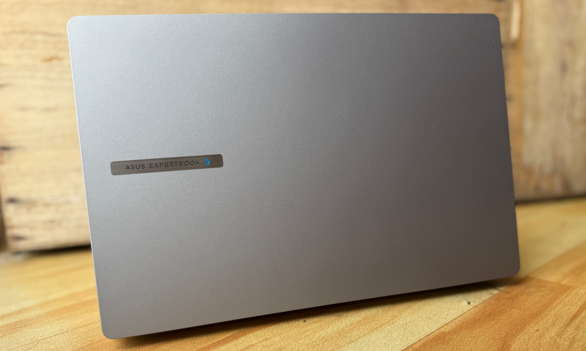 عرض الغطاء على ASUS Expertbook P1.