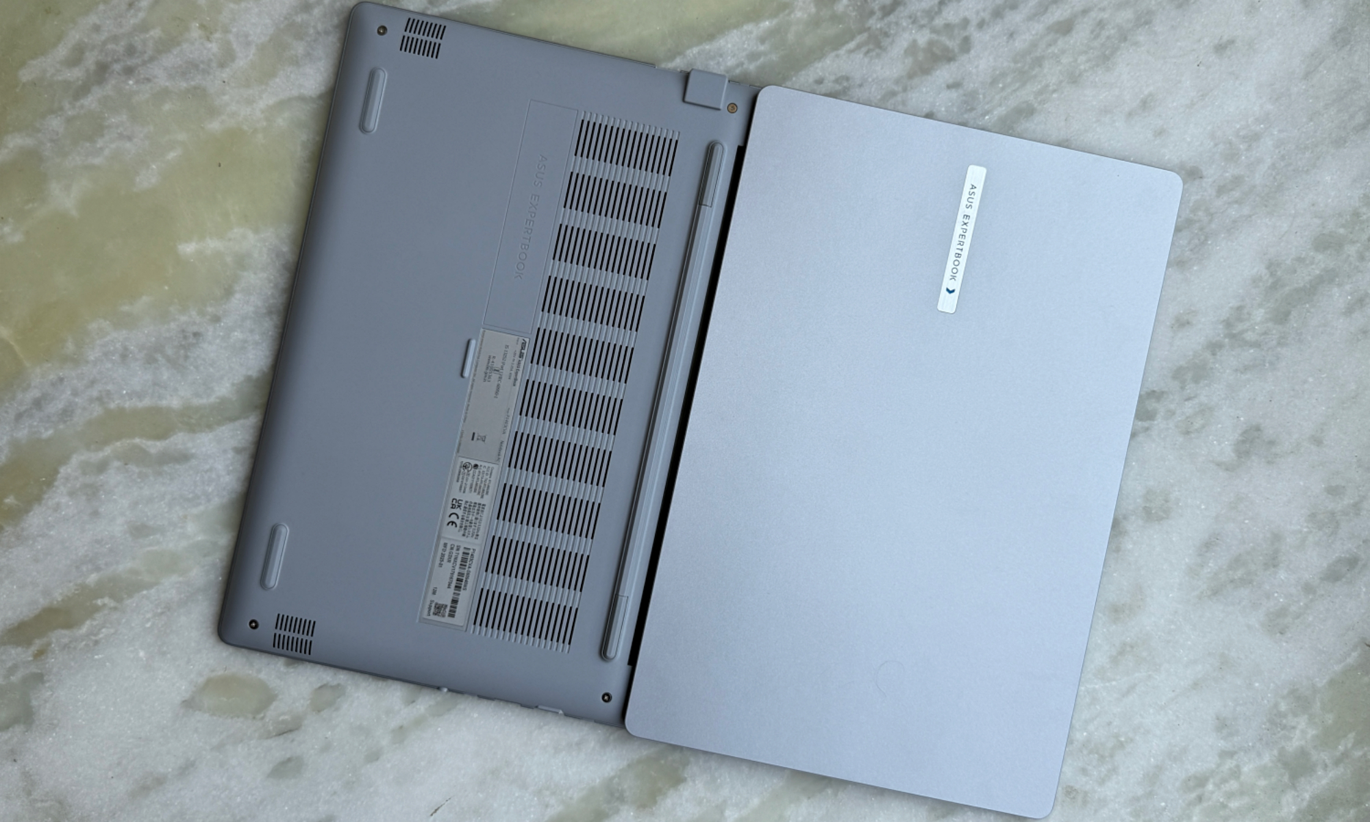 عرض خلفي مسطح كامل لـ ASUS Expertbook P1.