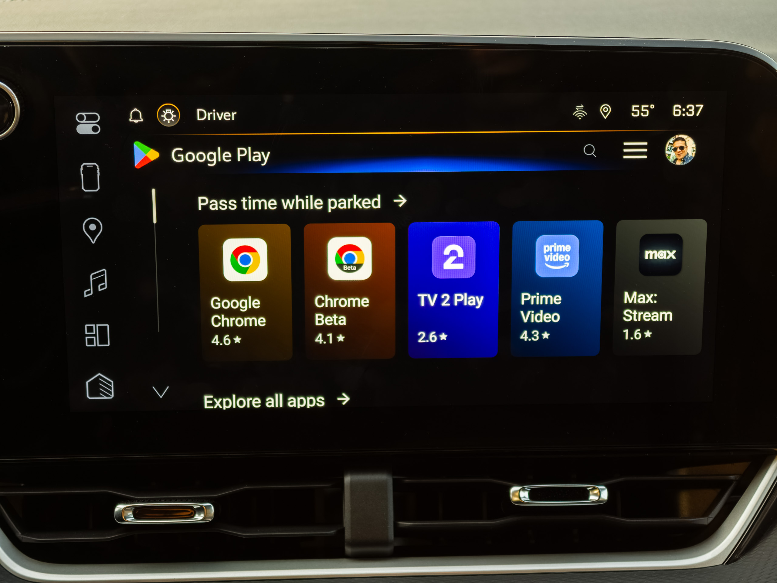 متجر Google Play الذي يعمل على Android Automotive على Chevy Equinox 2025