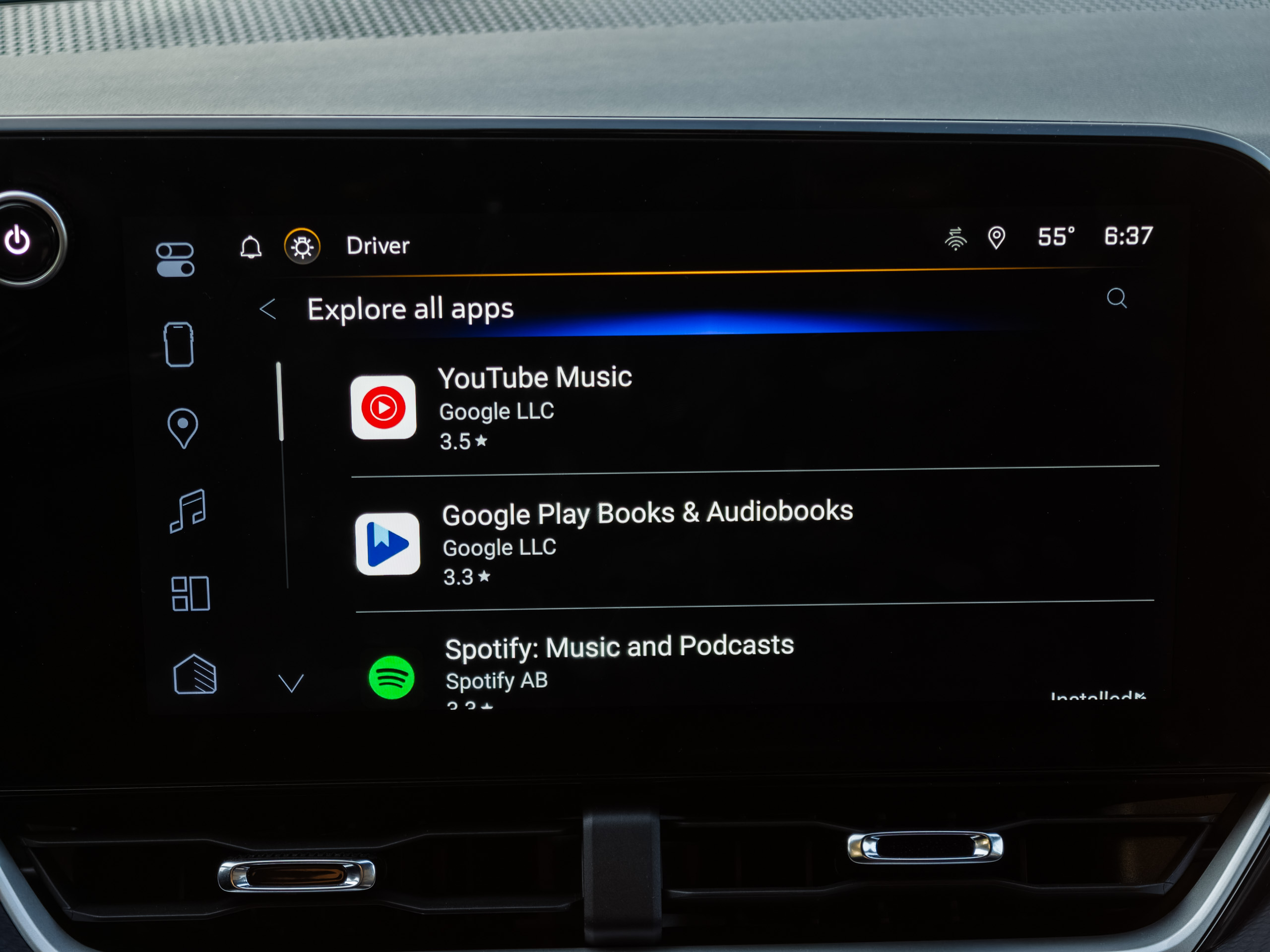 متجر Google Play الذي يعمل على Android Automotive على Chevy Equinox 2025