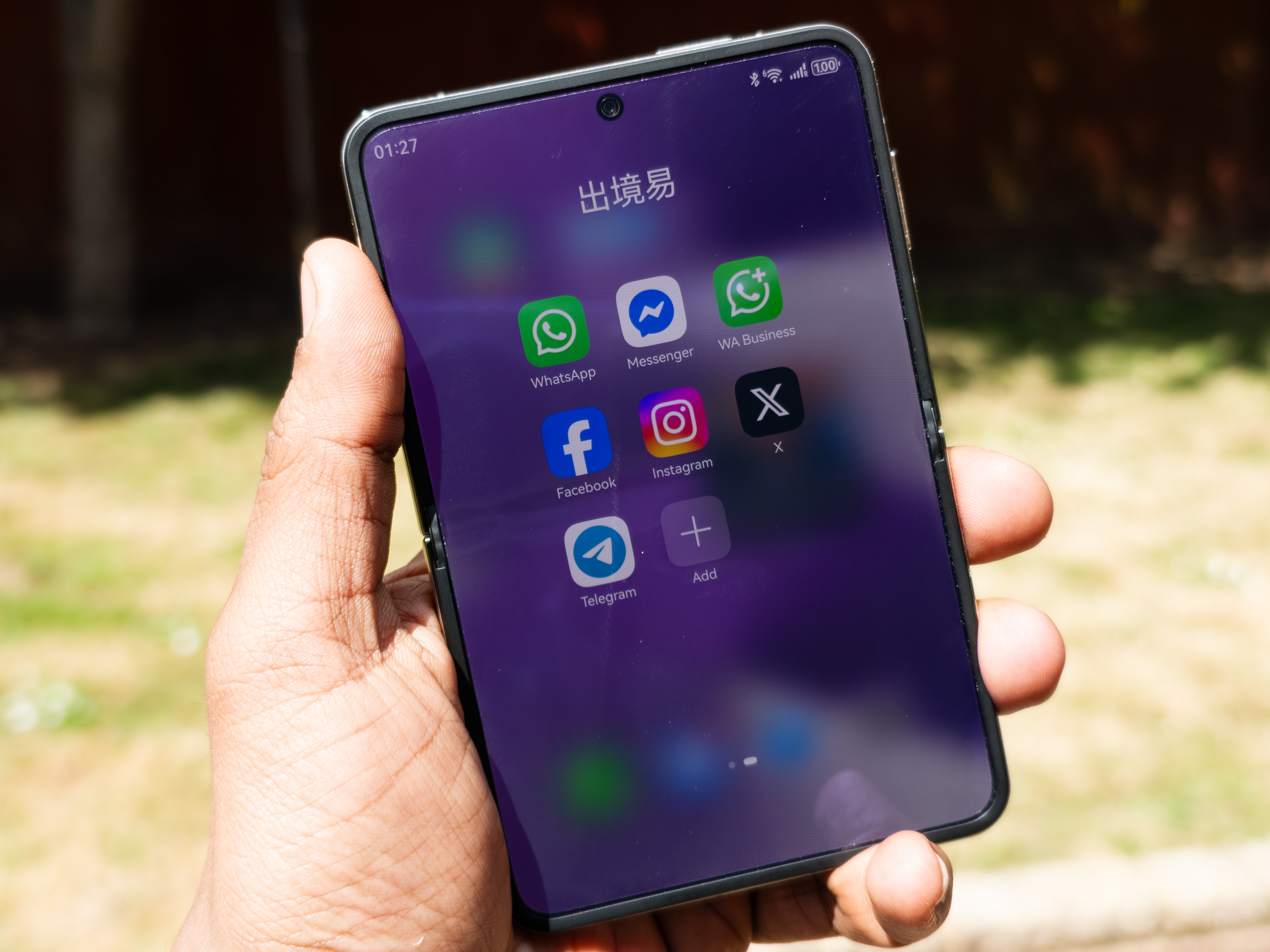 تطبيقات مثبتة بما في ذلك WhatsApp و Messenger و Facebook على Huawei Pura X Running Harmonyos بعد ذلك
