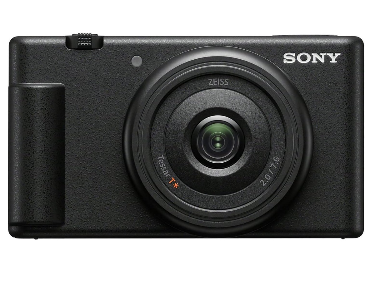 كاميرا Vlog Sony ZV-1F على خلفية بيضاء.