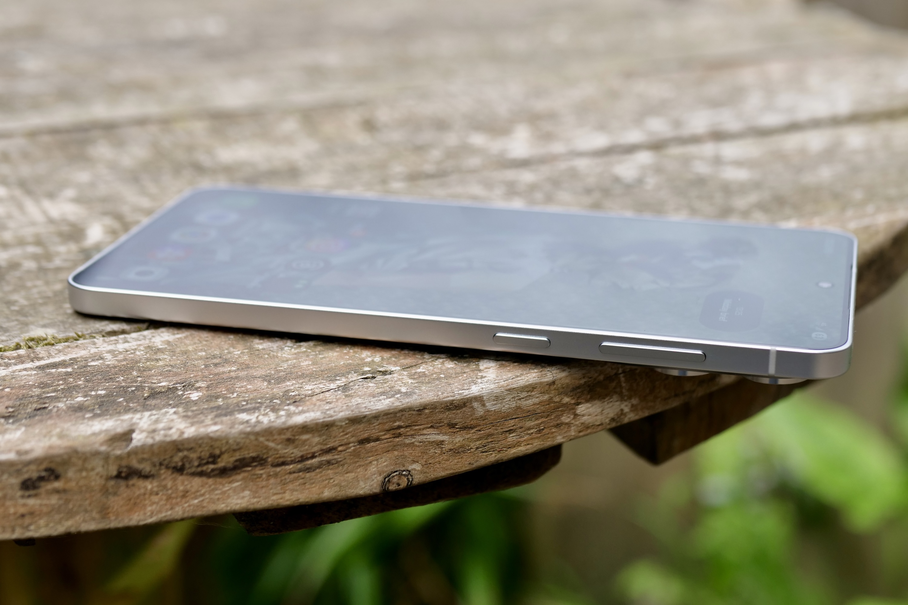 جانب Samsung Galaxy S25 Edge.