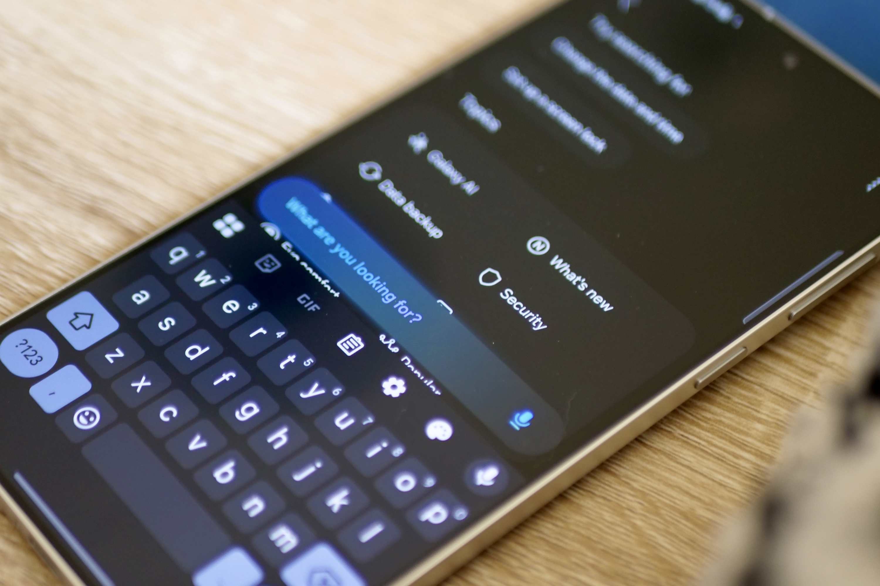 شريط البحث في Samsung's One UI 7.
