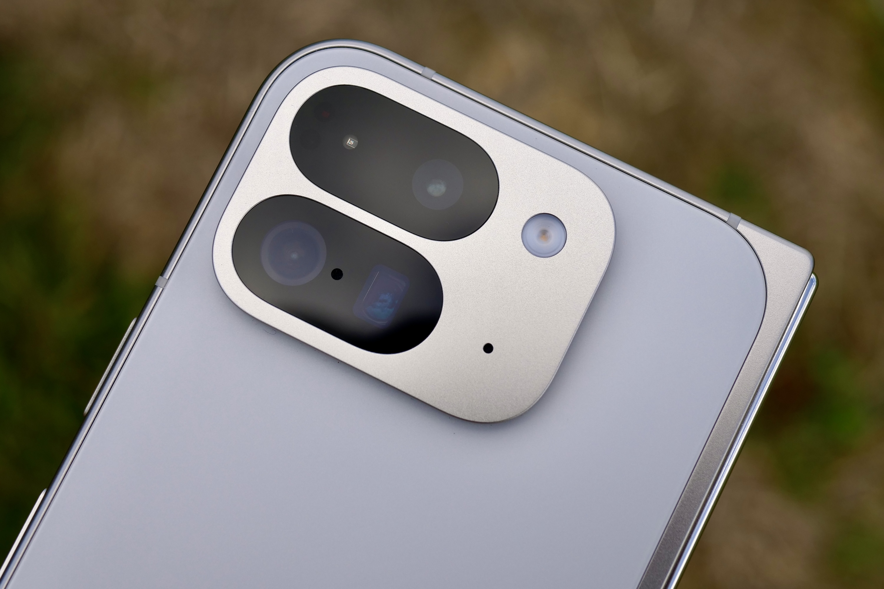 وحدة كاميرا Google Pixel 9 Pro Fold.