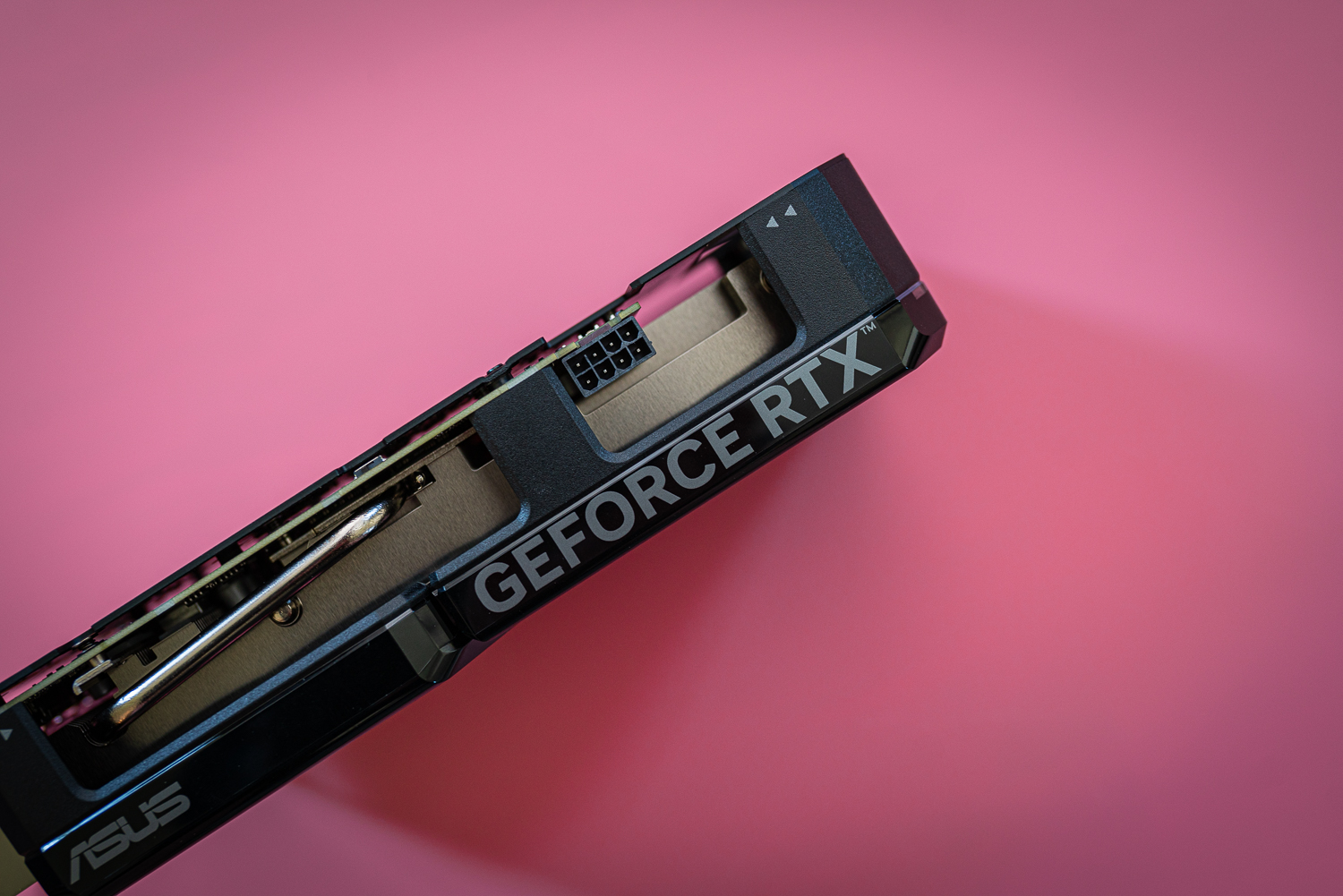 منظر جانبي لـ RTX 4060