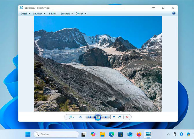 erinnern sie sich noch an die frühere windows-fotoanzeige؟ Zum Schnellen Anschauen und durchblättern durch eine bildersammlung eignet sie sich viel besser als die späteren apps.