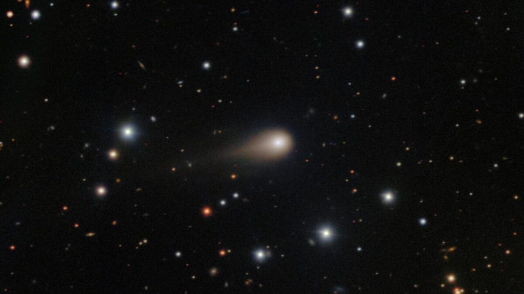 المذنب البينجمي 3I/ATLAS يبهر أثناء انقضاضه خلف الشمس