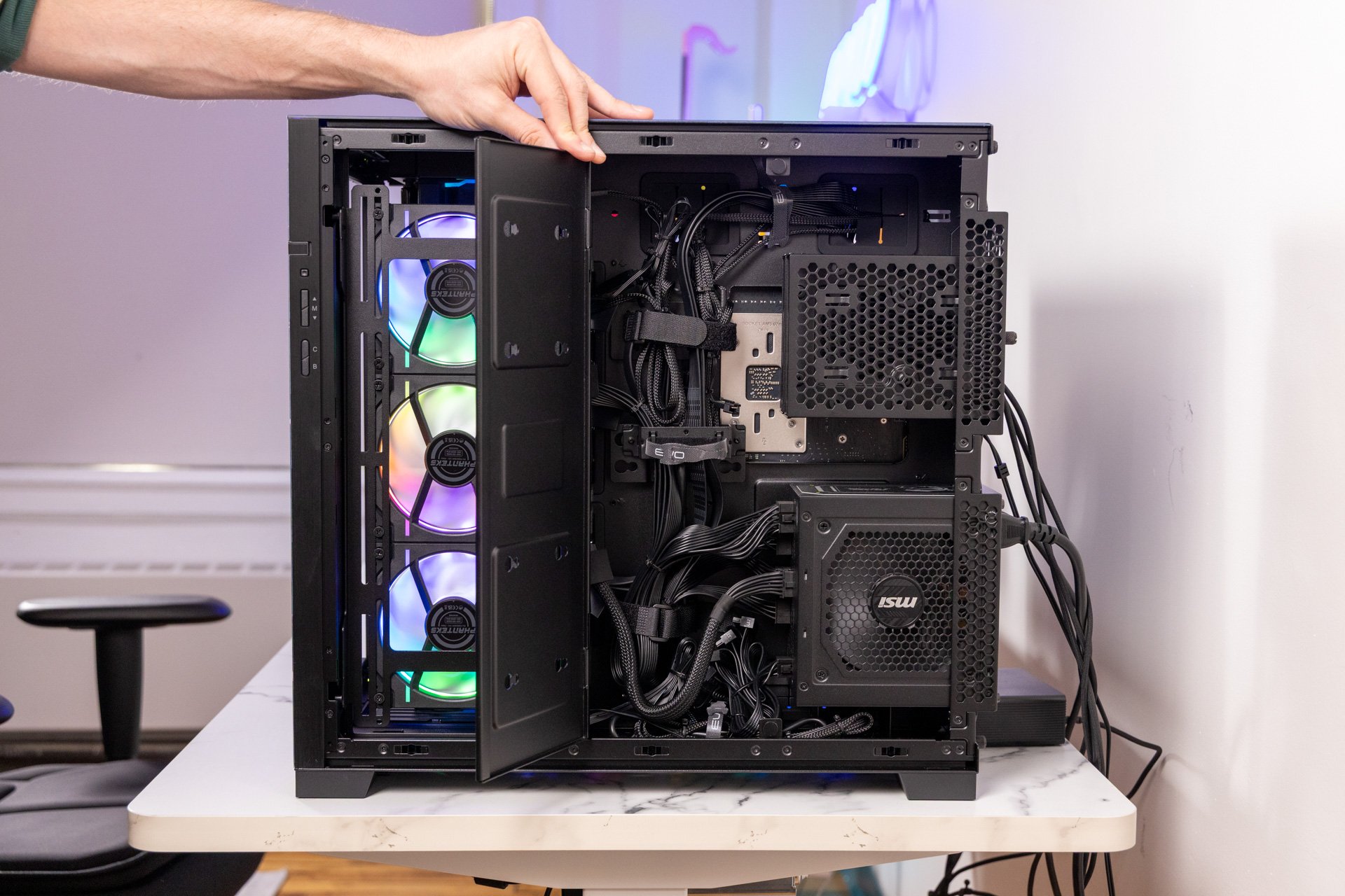 مراجعة الكمبيوتر المكتبي Maingear Apex Rush 14