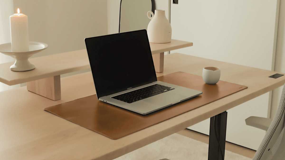 إكسسوار مكتب واقف مثير للسخرية، وسادة مكتب جلدية من Ergonofis