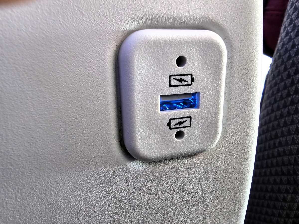 USB شاحن في الطائرة
