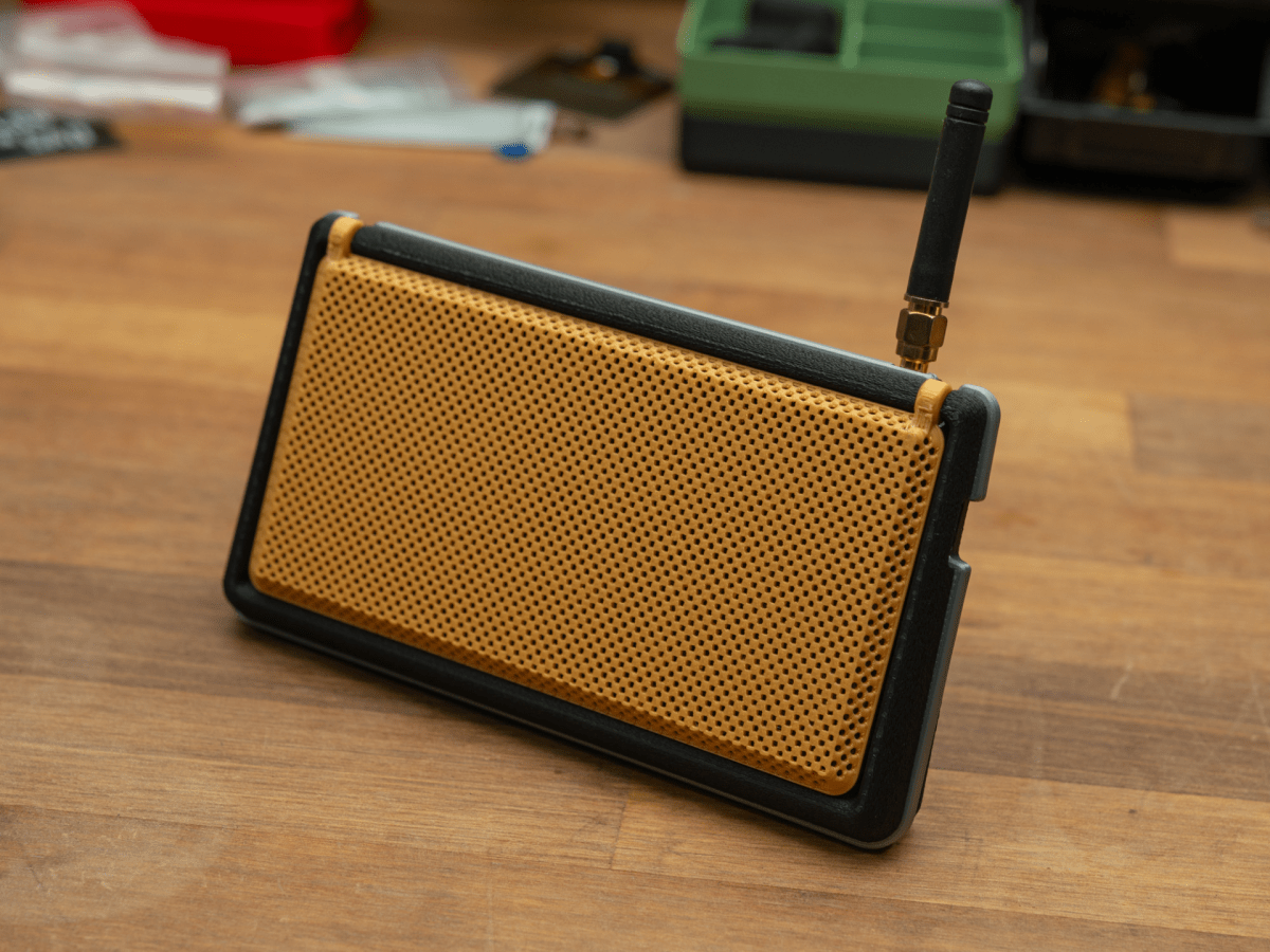 غطاء شارة Star Trek Communicator Con من تصميم Thomas Flummer