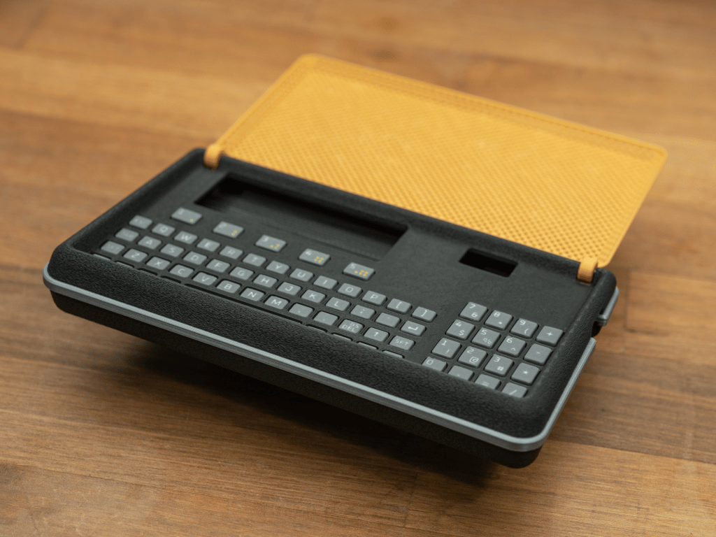 أرجو من أحدكم أن يحصل لي على شارة Star Trek hacker con، أتوسل إليكم