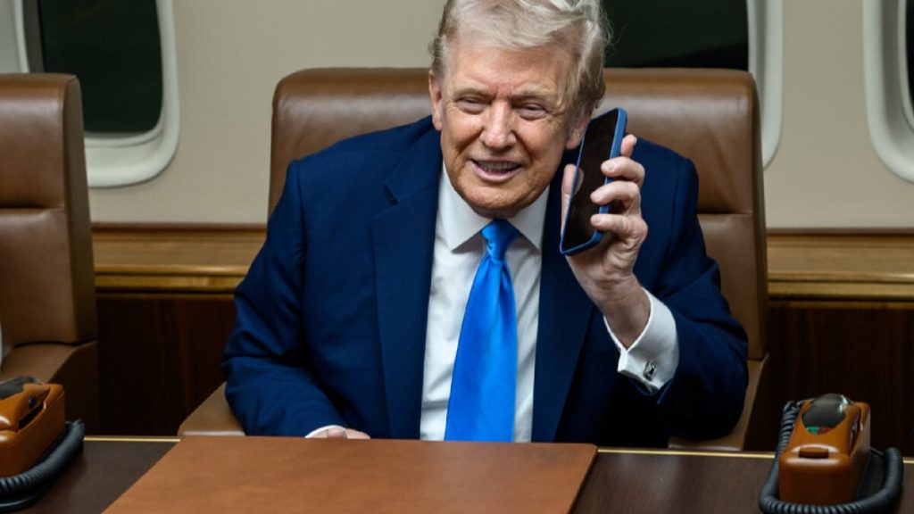 هل يكتب الرئيس ترامب بالفعل تغريداته الخاصة؟