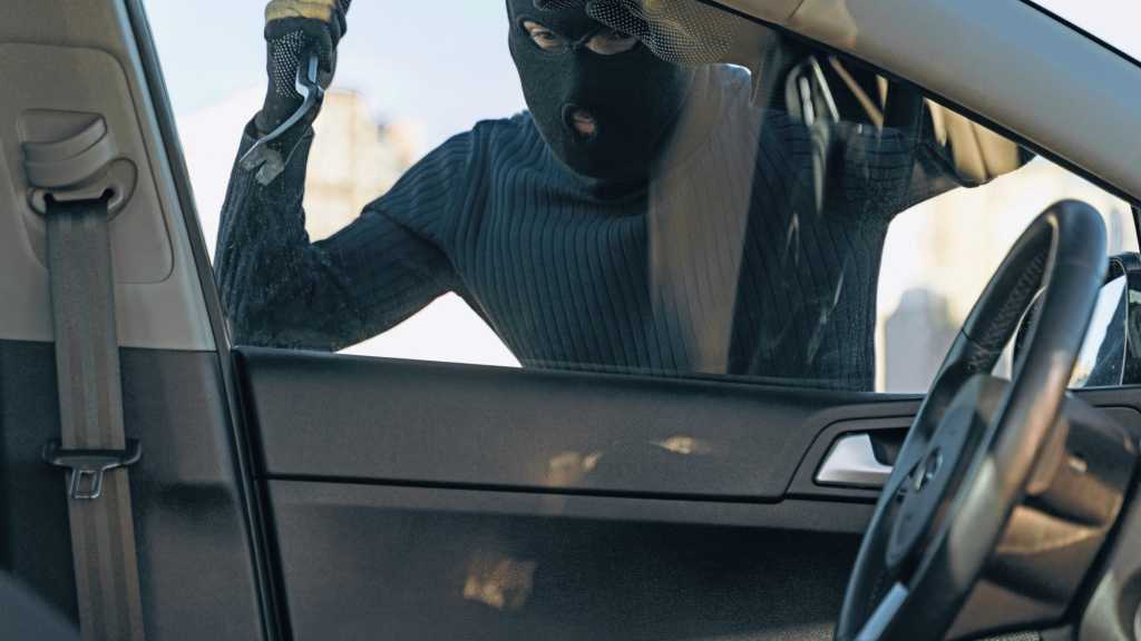 لماذا يجب عليك تغليف مفاتيح سيارتك بورق الألمنيوم؟