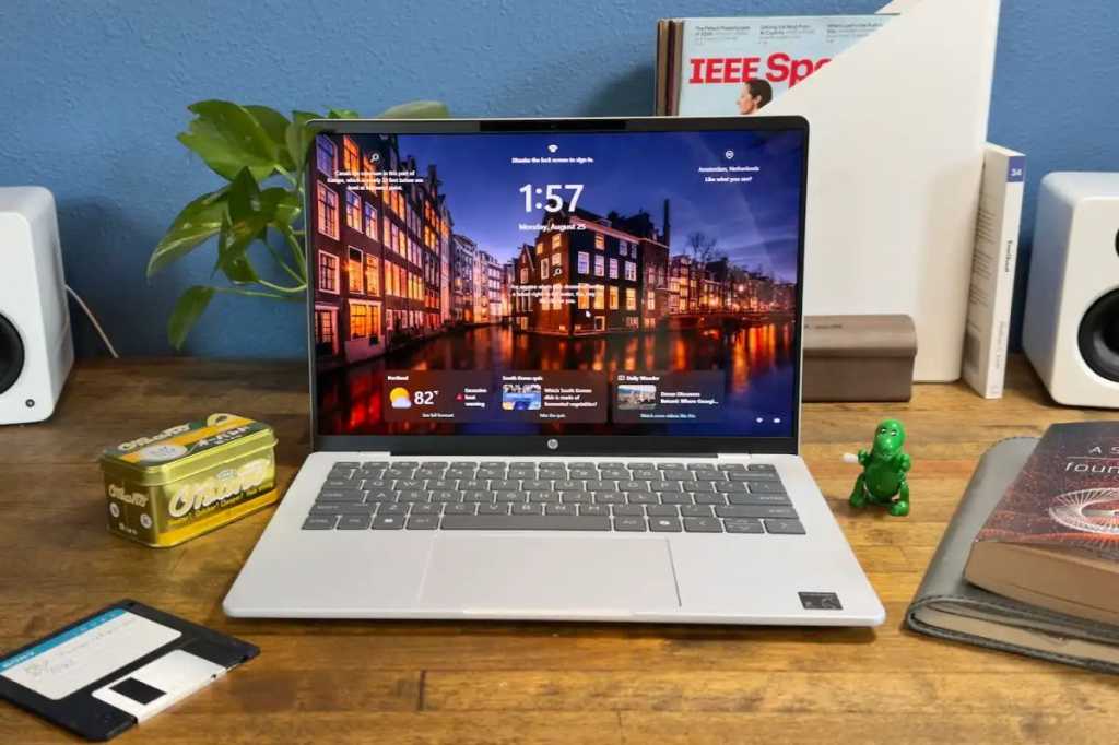 هذا الكمبيوتر المحمول HP OLED الذي يتميز بعمر بطارية يصل إلى 24 ساعة معروض للبيع مقابل 550 دولارًا فقط