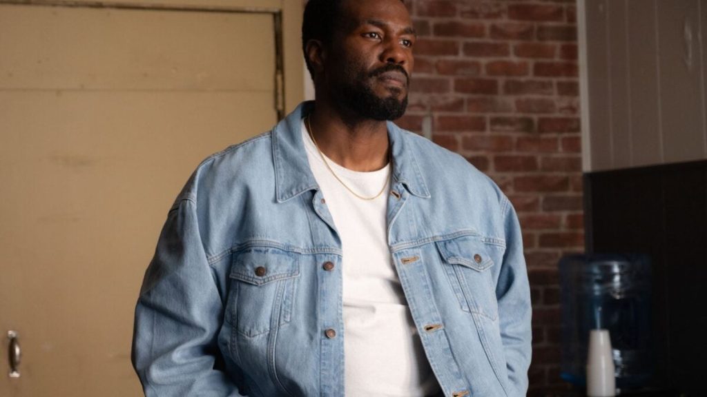 يكشف المقطع الأول من فيلم Wonder Man عن قواه الخارقة الغامضة