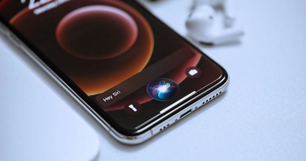 سيري يحصل على تقنية ذكاء اصطناعي من جوجل جيمني.