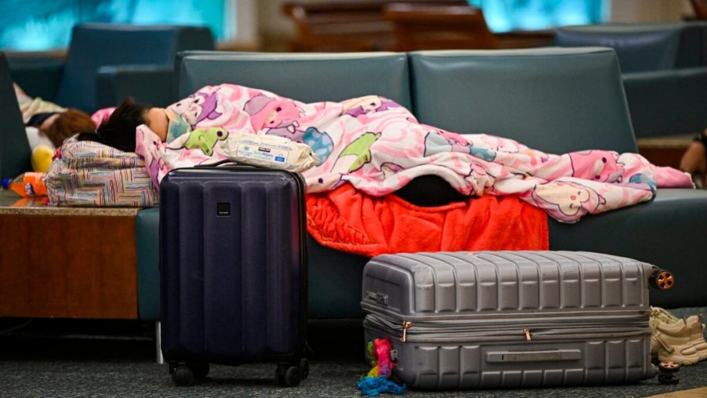 شون دافي يحذر من أن السفر الجوي سيزداد سوءًا حيث تشهد أورلاندو تأخيرًا لمدة 2.7 ساعة