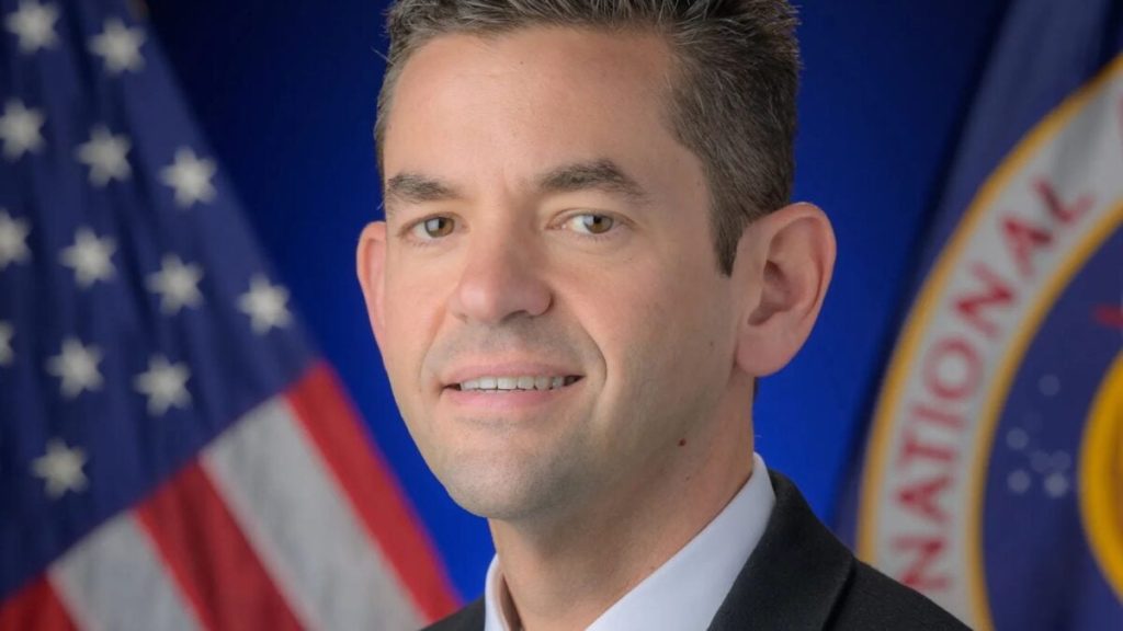 ناسا تعين رئيسًا جديدًا وتُحدد مهام أول 20 يومًا له.