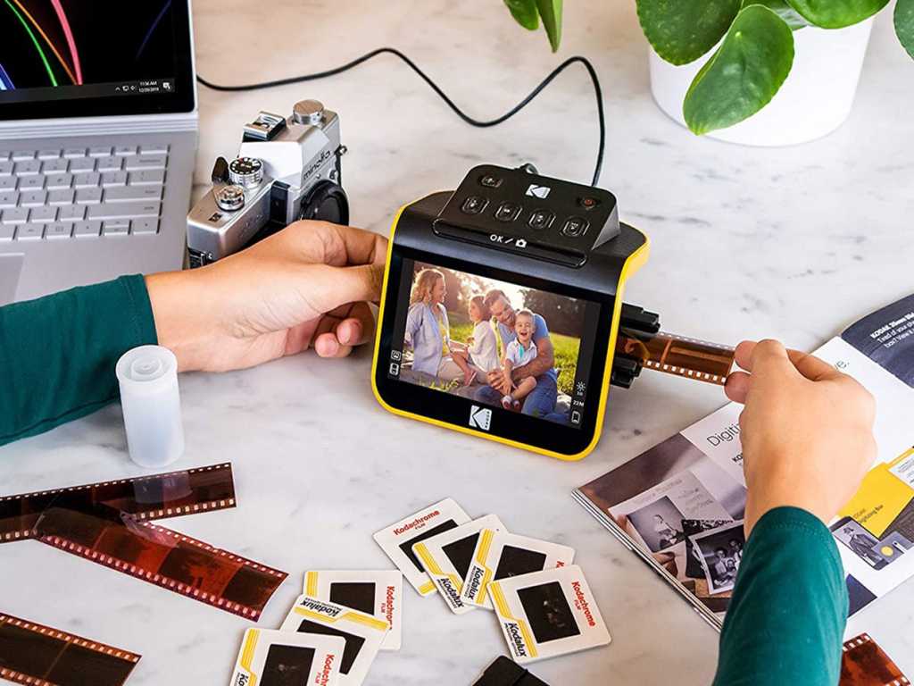 تحوّل ذكرياتكم إلى تذكارات رقمية فورًا مع Kodak Slide N Scan بخصم 25 دولارًا.