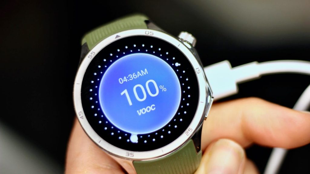 توقف عن شحن ساعة أندرويد يوميًا.. 7 نصائح لإطالة عمر البطارية.