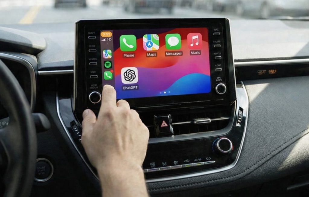 ChatGPT يصل إلى CarPlay.. تفاعل صوتي مباشر من شاشة السيارة